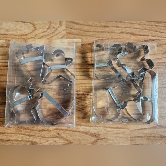 Vintage Metal Tin Christmas Cookie Cutters 2 Sets of 4 Never Used - Picture 1 of 4